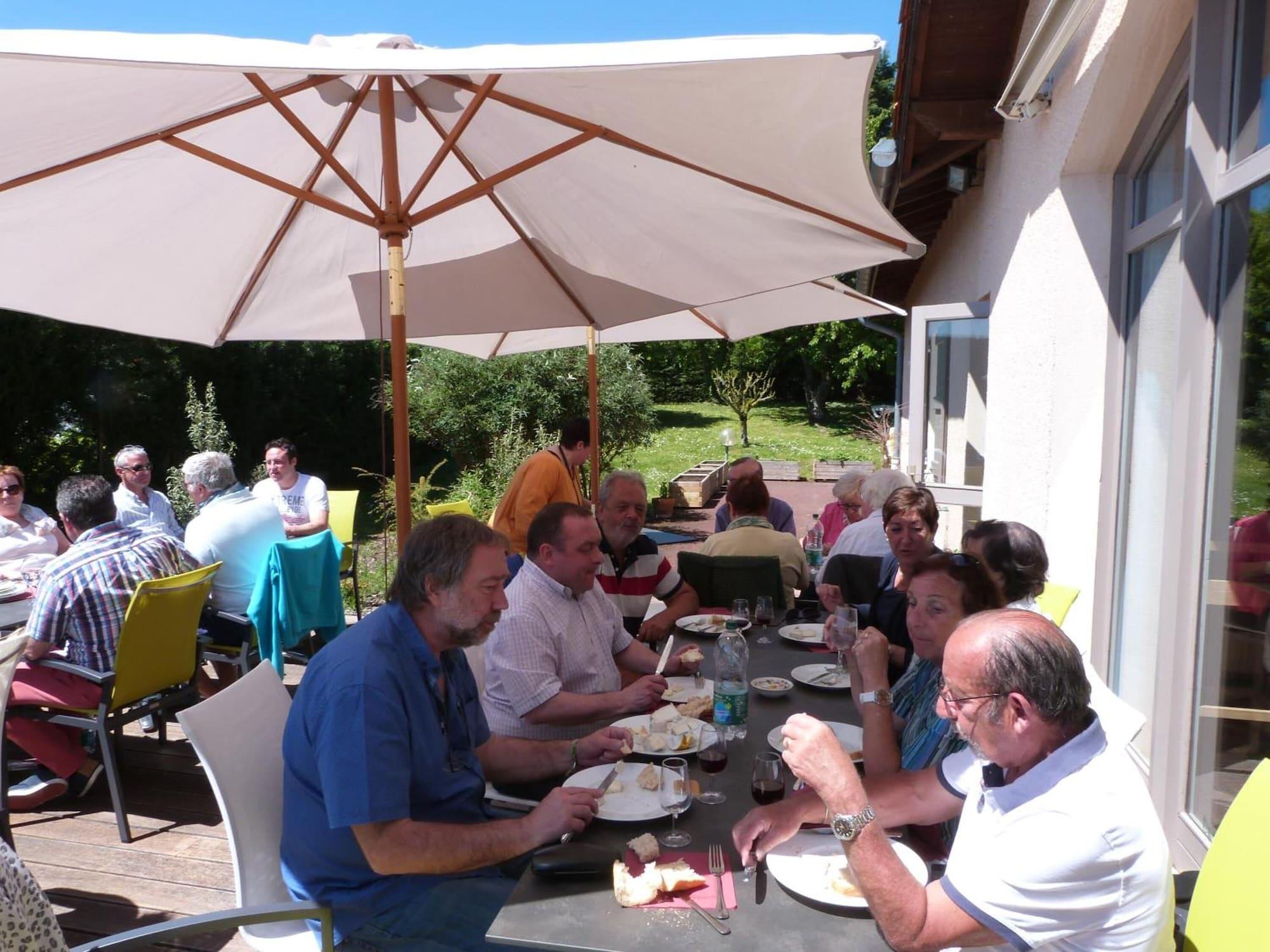 Logis Hotel Des Grands Vins Fleurie Esterno foto