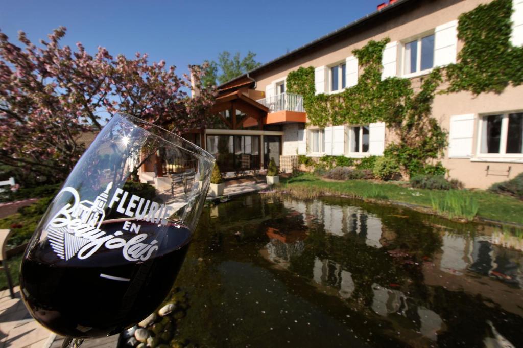 Logis Hotel Des Grands Vins Fleurie Esterno foto