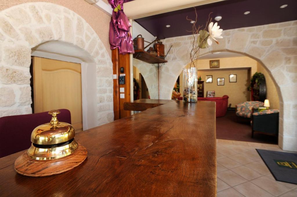 Logis Hotel Des Grands Vins Fleurie Esterno foto